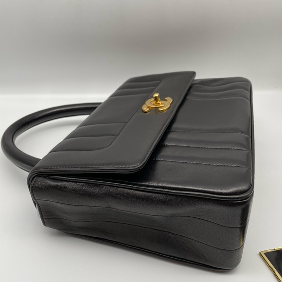 Chanel - Picture 3 of 16